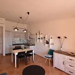 Route 25 - Cavoli - Vista Mare, Con Clima, Terrazza E Posto Auto Apartmán
